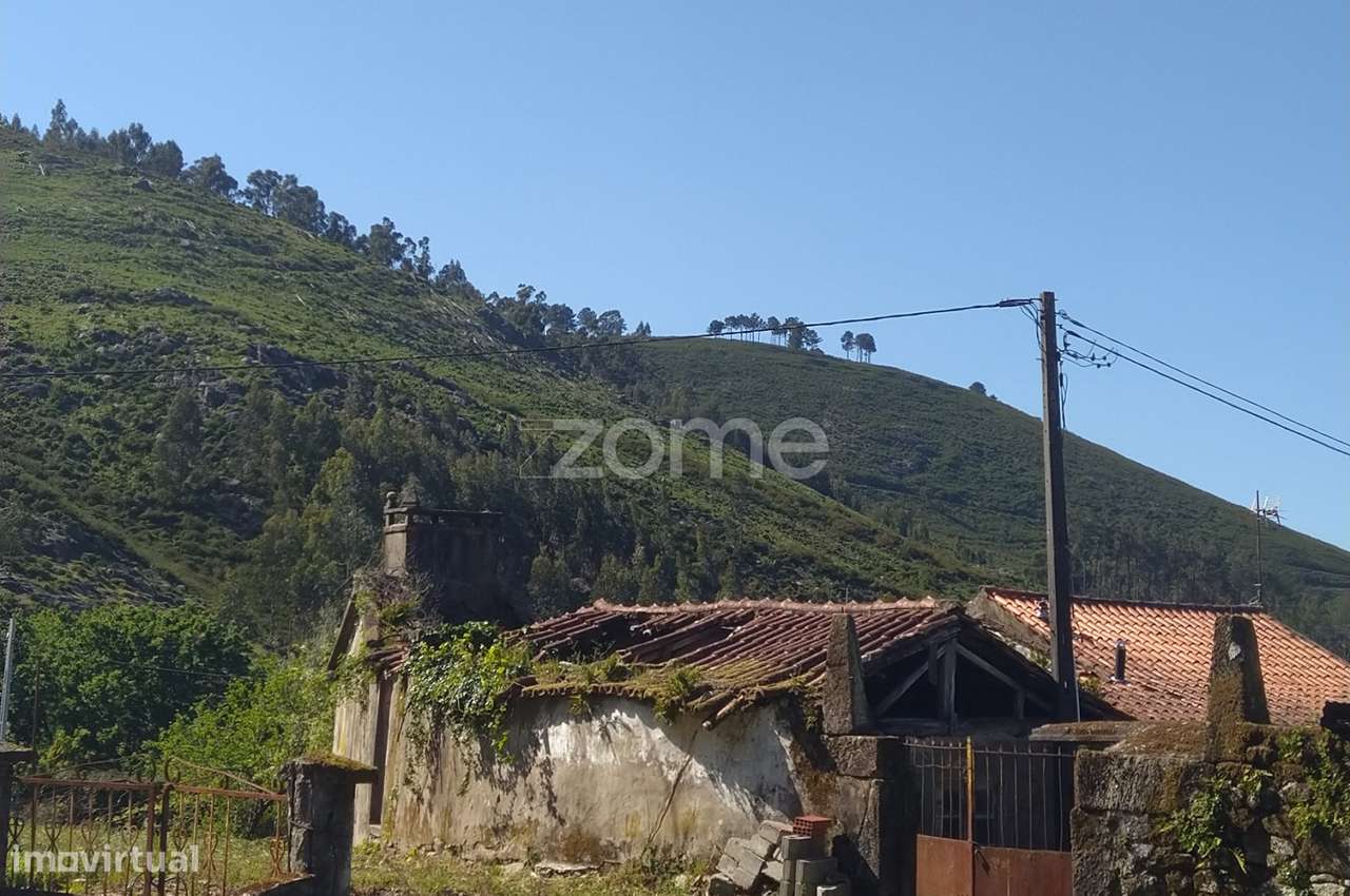 Moradia para reconstruir em terreno de 1.292 m2 com projeto - Grande imagem: 5/10