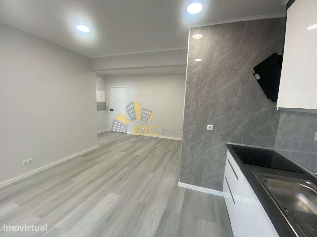 Apartamento T1 Remodelado em Zona Central da Amadora| Junto a Trans...-2