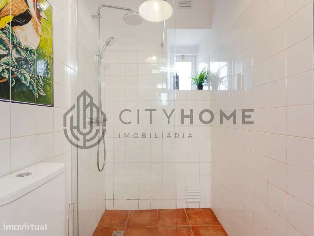 Moradia T4 com piscina infinita em terreno amplo em Silves-25