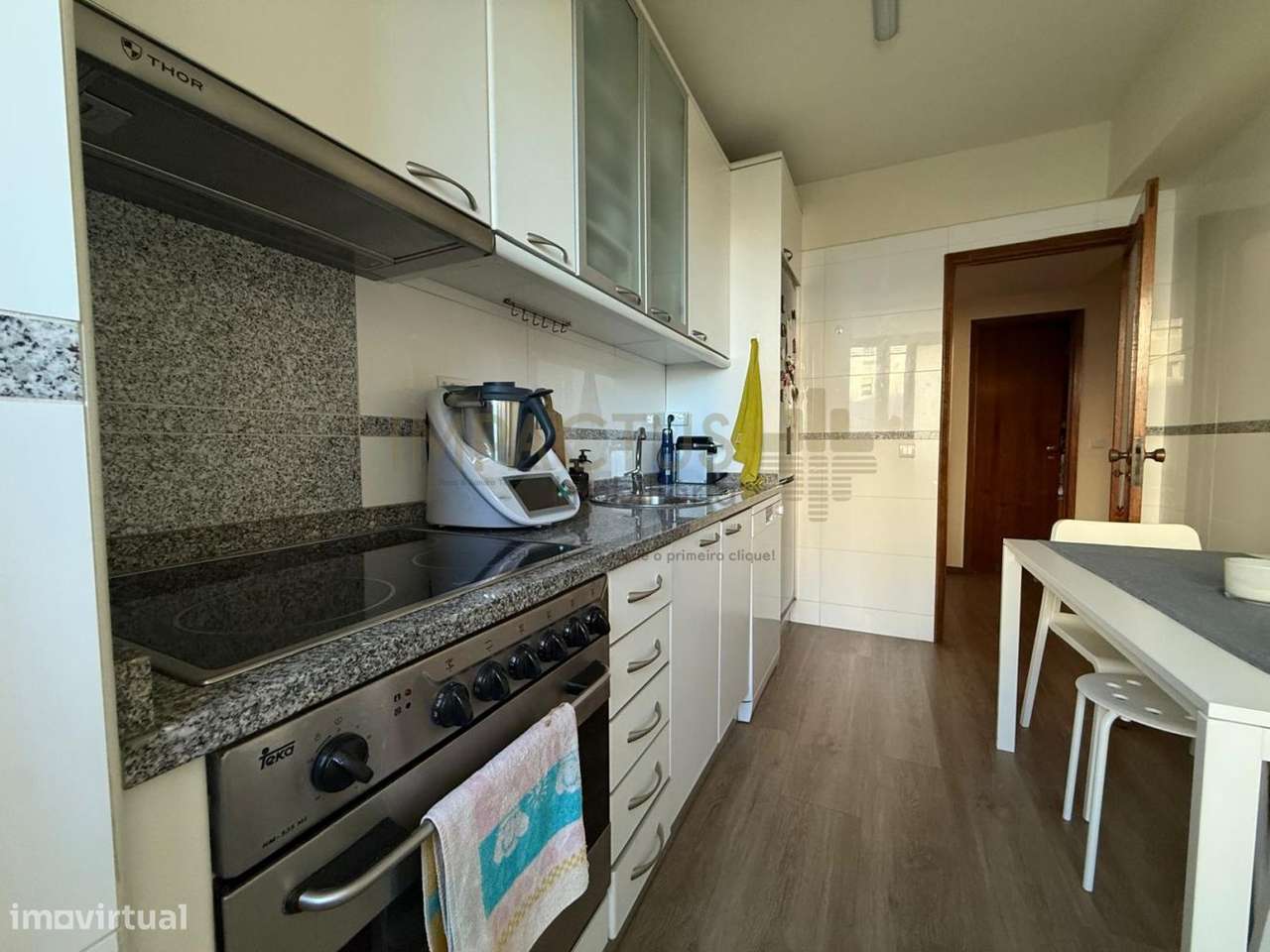 Apartamento T2 com garagem no centro-8