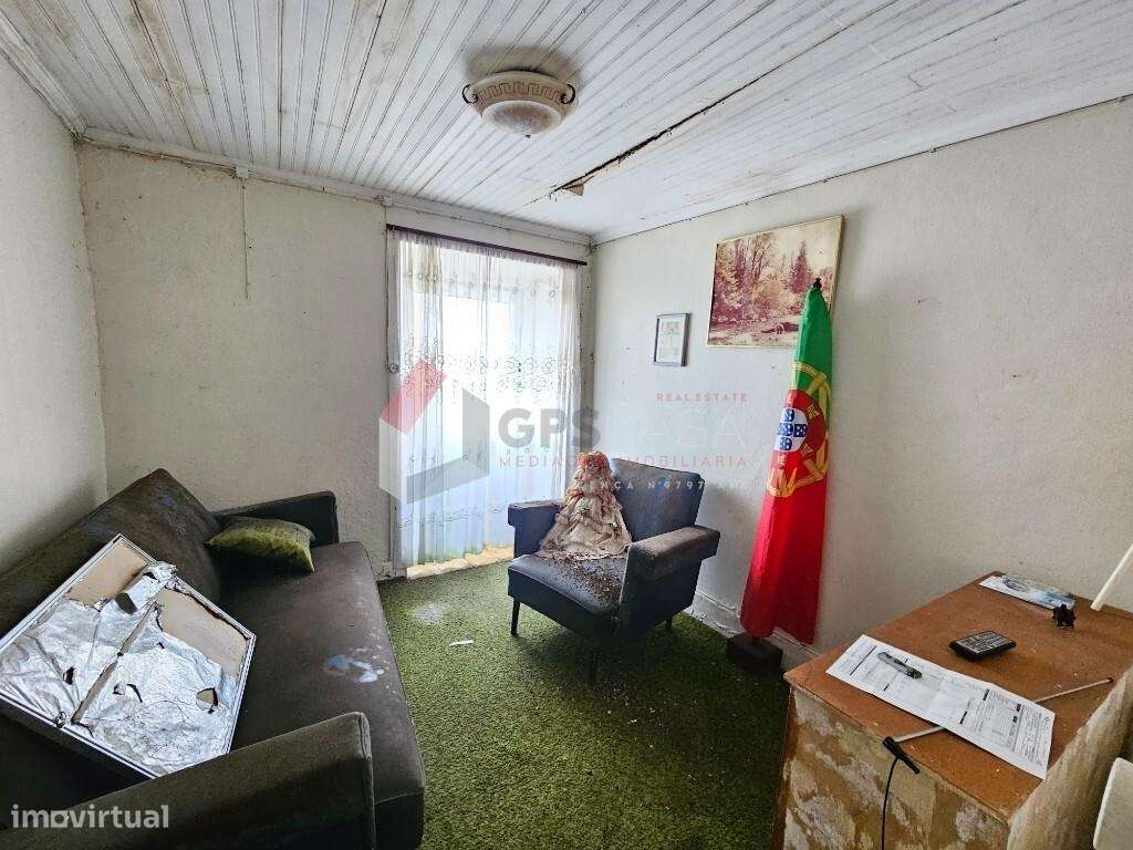 Moradia T2 para recuperar – Próxima do centro da Praia da Vitória - Grande imagem: 4/13