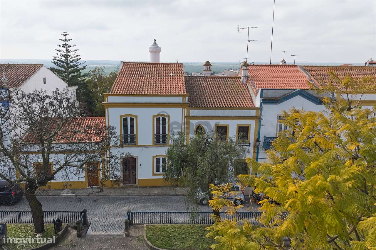 Casa Senhorial c/ 10 divisões remodelada em Rua Emblemática de Castro - Grande imagem: 3/50