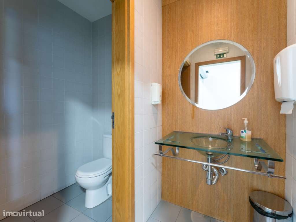 Clinica Dentaria na Marinha Grande em funcionamento com toda a mobí... - Grande imagem: 3/41