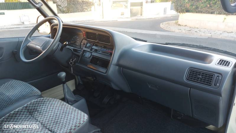 Toyota HiAce 2.4 D LH102L 4 Vidros - 22