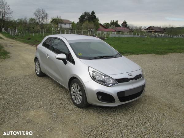 Dezmembrez kia rio hatchback 2012 - 1