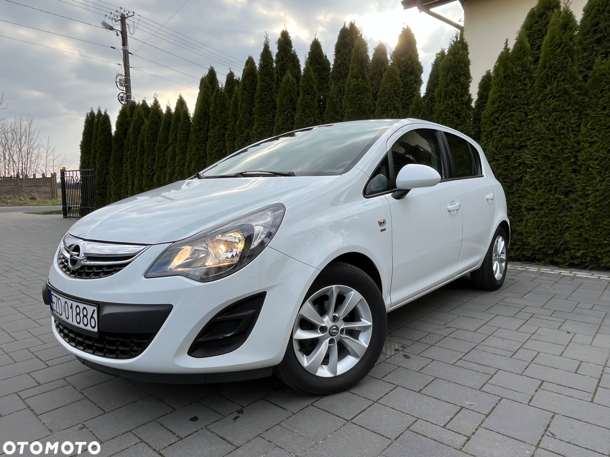 Opel Corsa 1.2 16V Edition / Active - 4