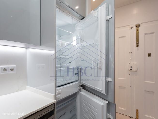 APARTAMENTO T2 RENOVADO, PRÓXIMO DO JARDIM DO PRÍNCIPE REAL-4