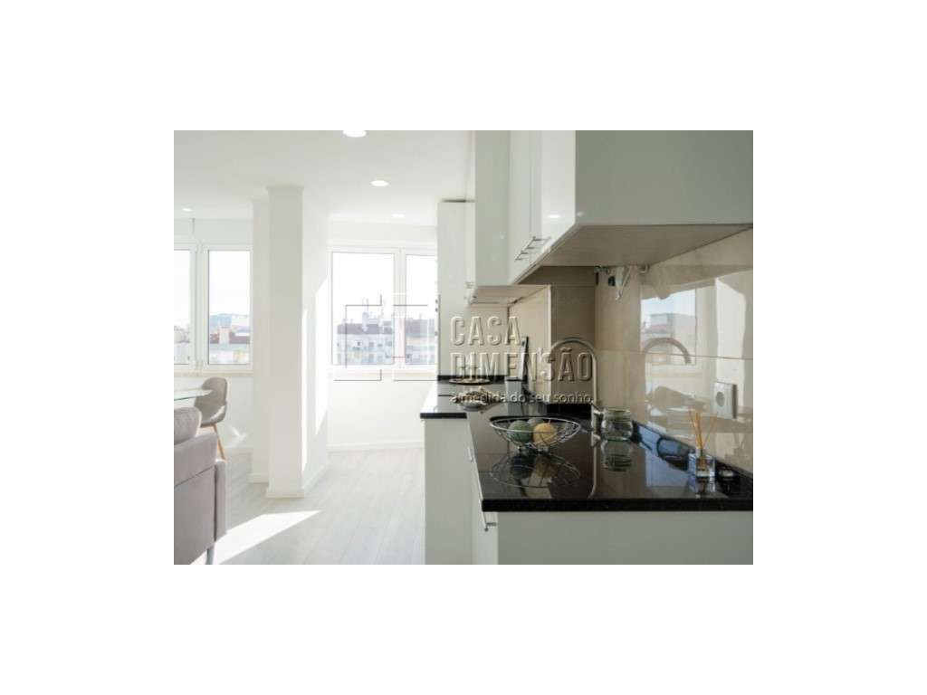 Apartamento de tipologia T2 com varanda, mobilado e equipado em Ben...-10