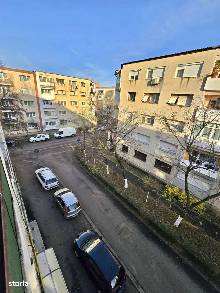 Apartament spatios in M16, Str.Aurora - Etaj III | Locatie de top-0