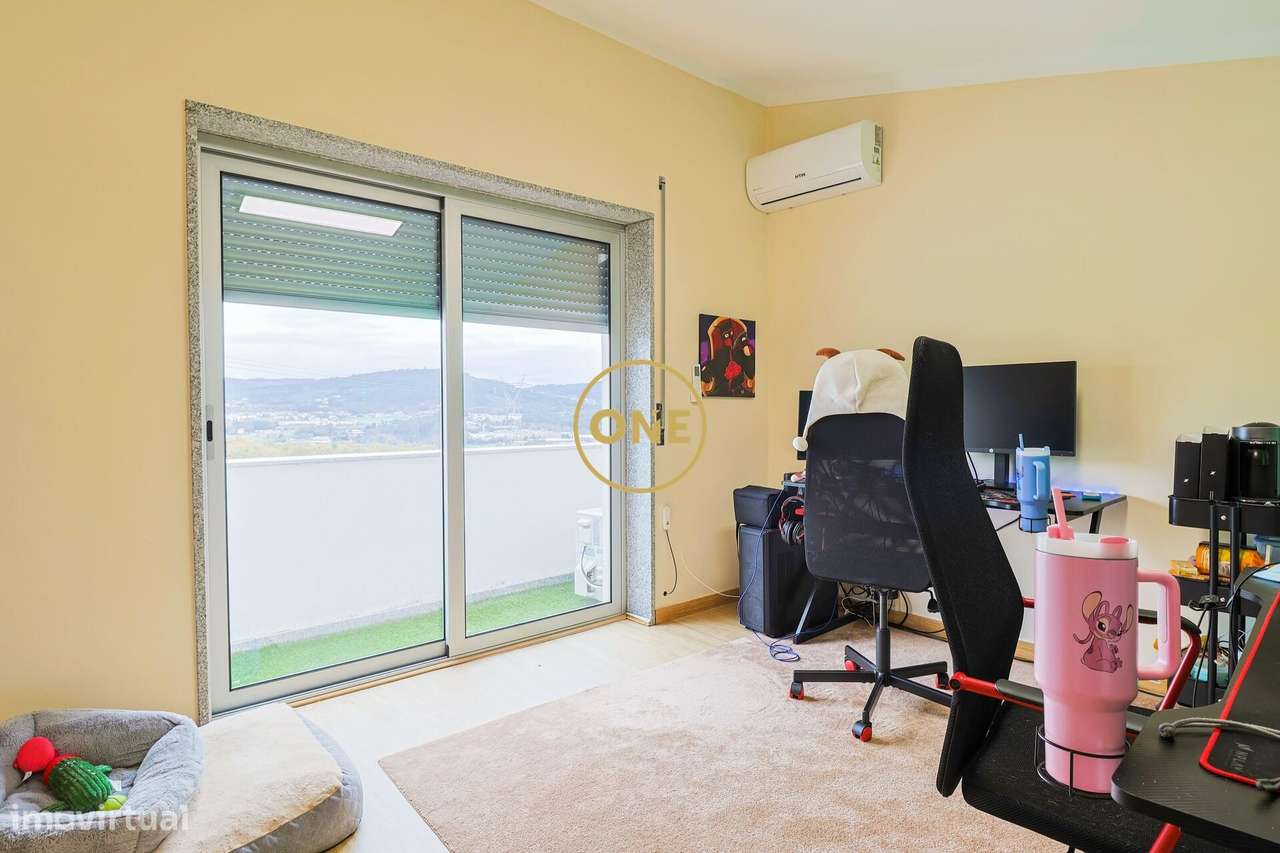 Excelente Moradia em Selho São Jorge-16