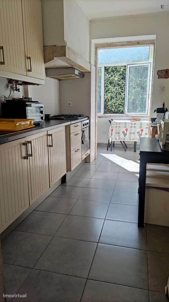 Quarto - localizado em Roma-Areeiro Lisbon - Grande imagem: 4/6