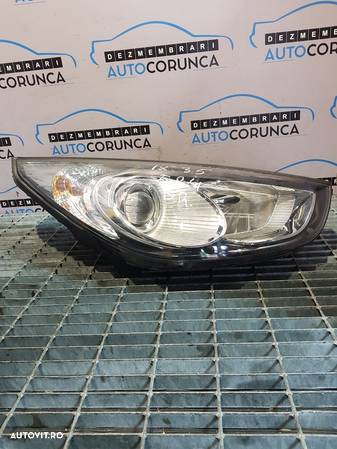 Far Dreapta Hyundai IX35 2010 - 2019 SUV 4 Usi (584) Fara xenon Cu lupa - 1