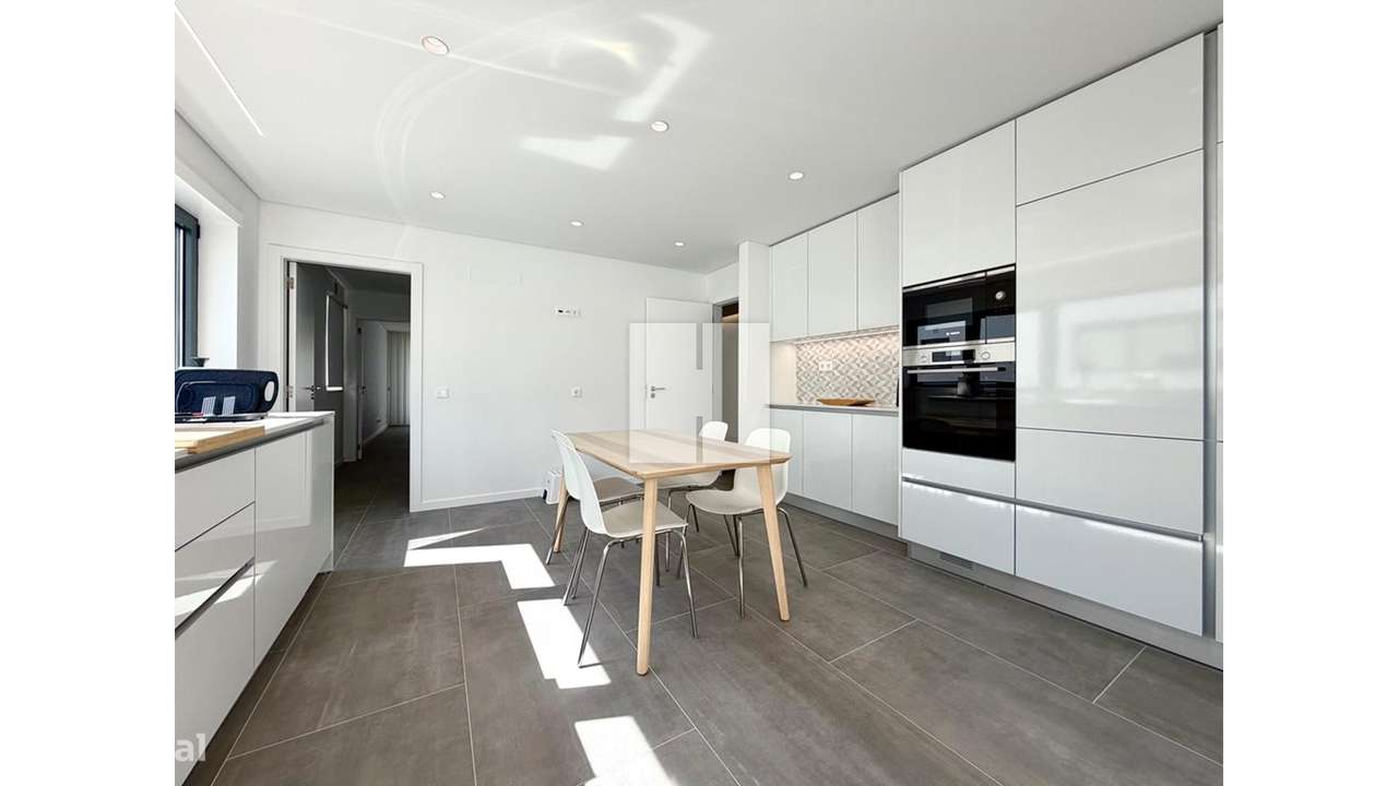 Moradia T4 Nova e Completa-6