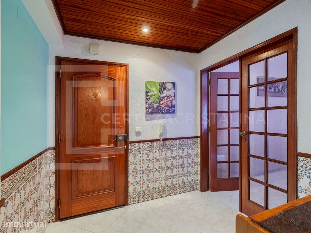 Apartamento T2 com varandas na Baixa da Banheira-18