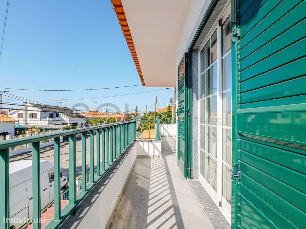 Moradia T5 Independente com Garagem em Fernão Ferro-36