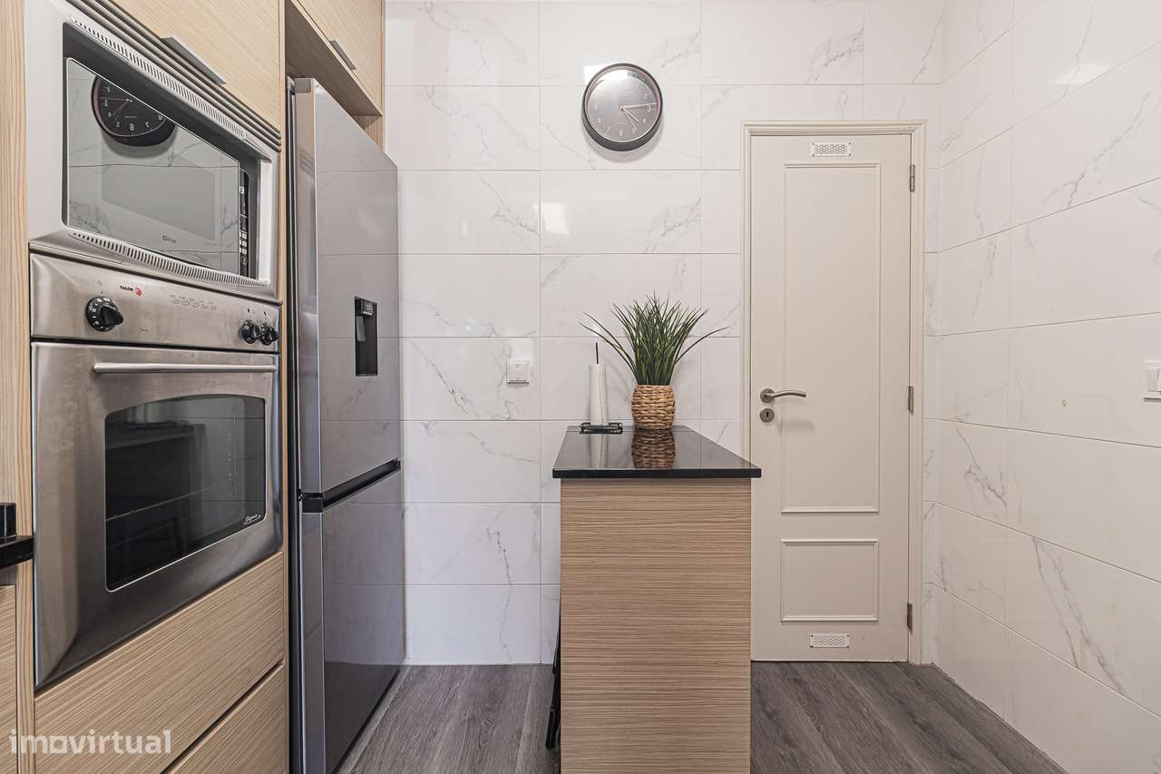 Apartamento T2 remodelado num RC na Marisol-5