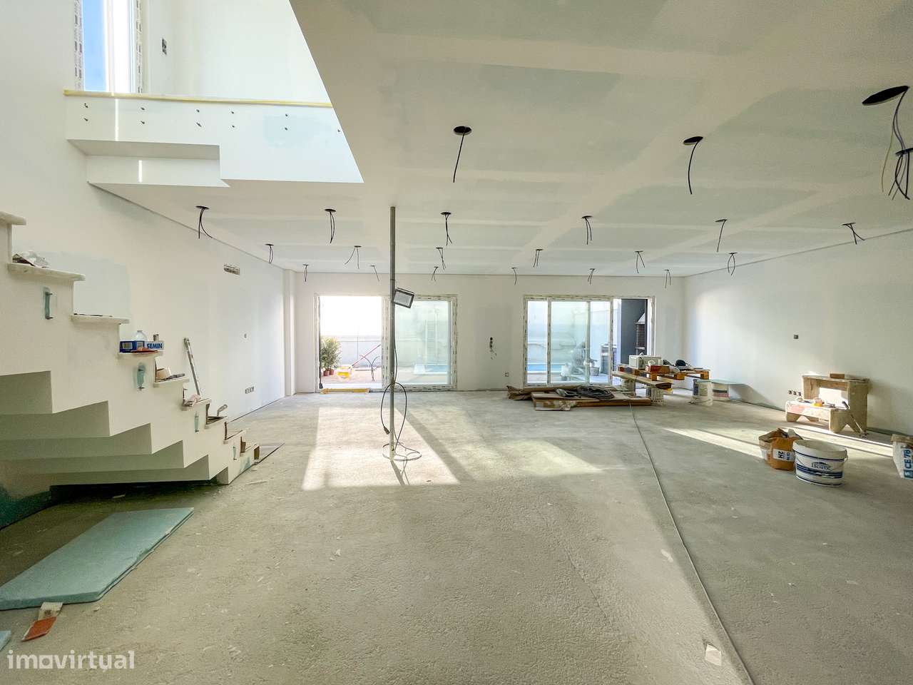 Moradia T4 com Piscina - Santa Iria de Azoia (Bairro da Salvação)-6