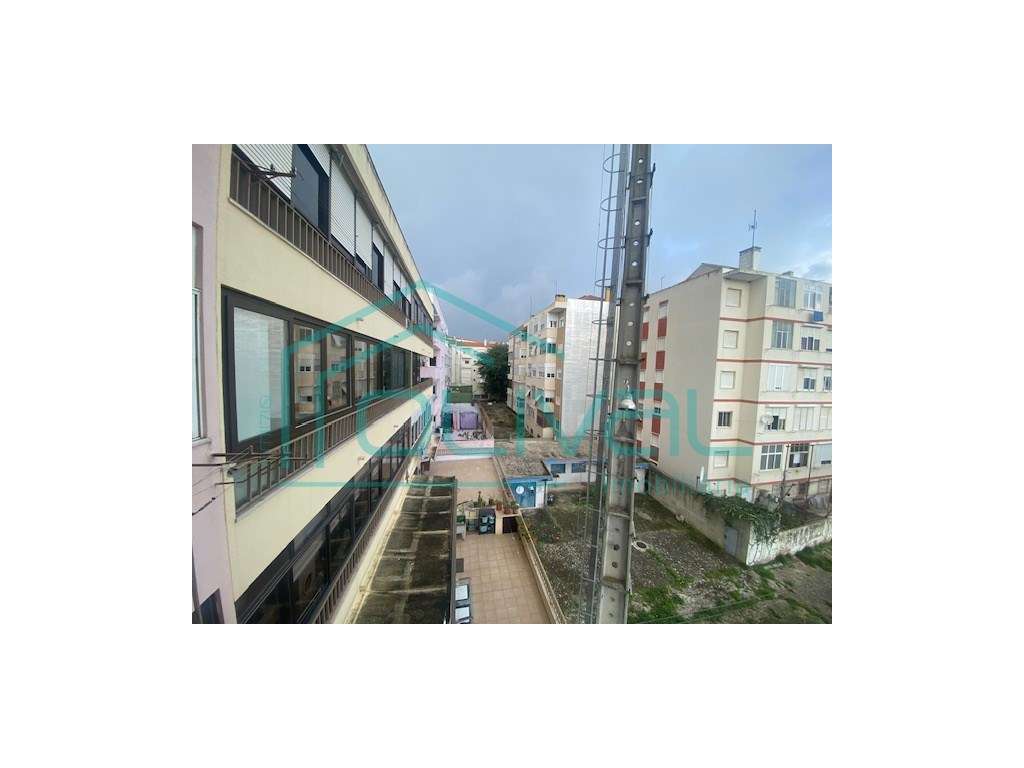 Apartamento T3 à venda em Alverca-32