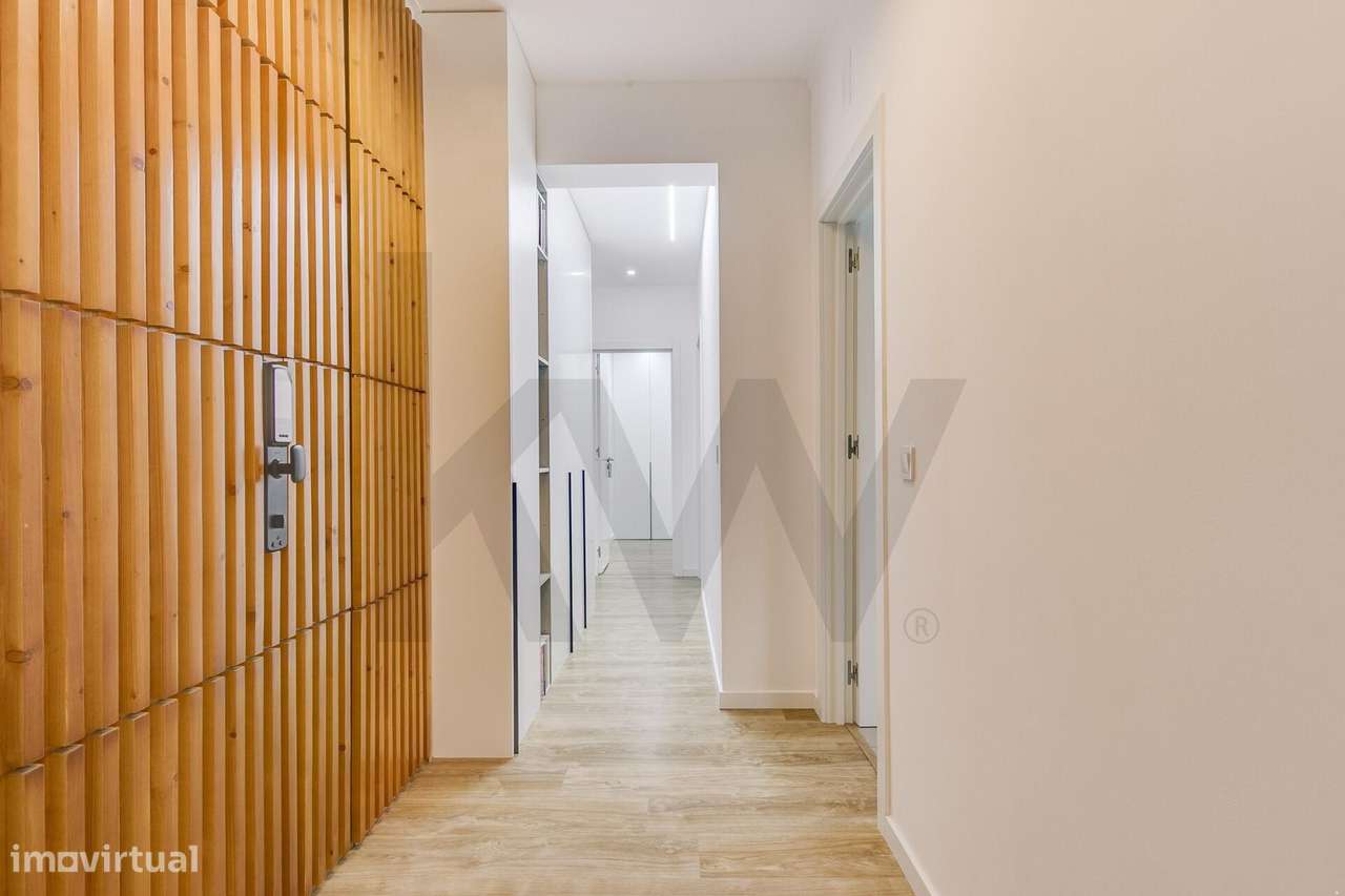 Apartamento T2 totalmente renovado com Suite, Varanda e Arrecadação na-9