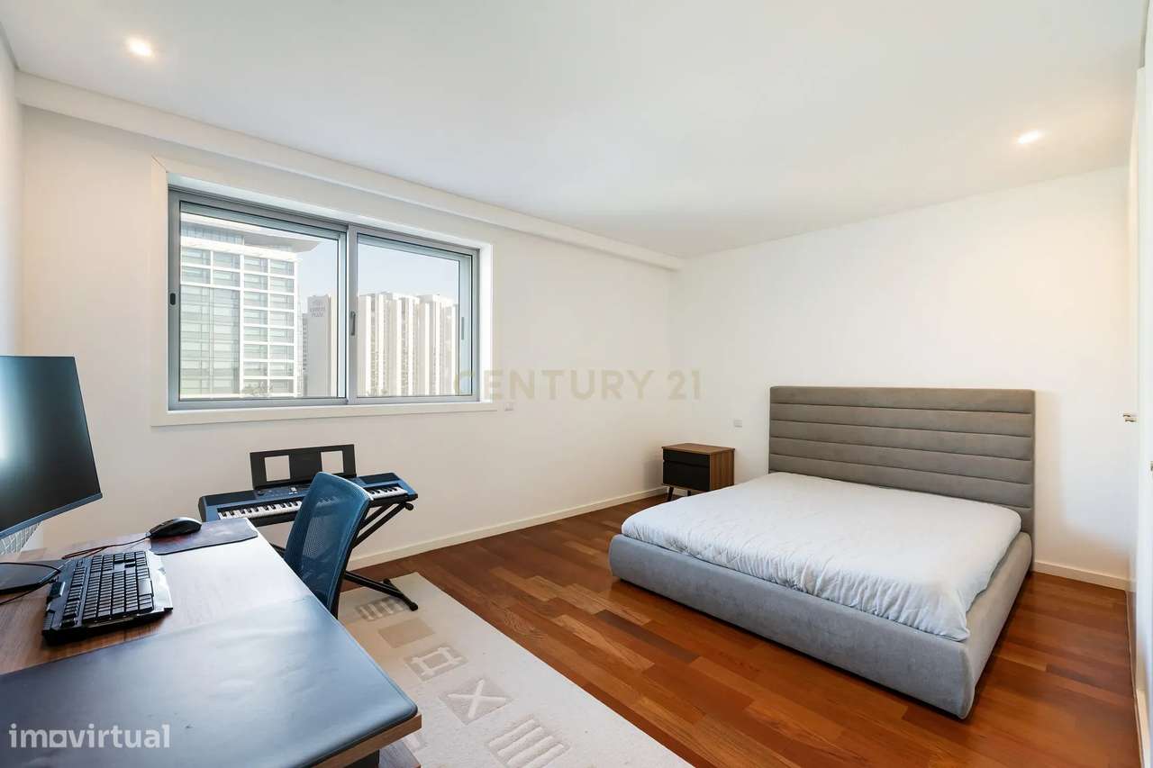 Fantástico Apartamento T3  | 212m² | Bessa | Boavista-12