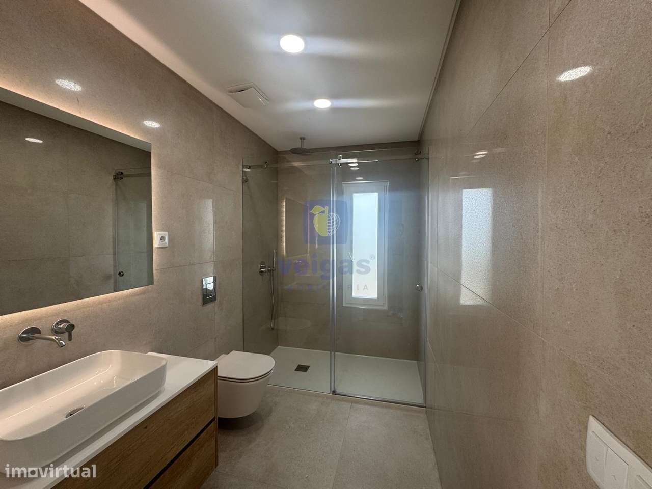 Moradia T4 C/ Piscina -  Bairro Primavera-56