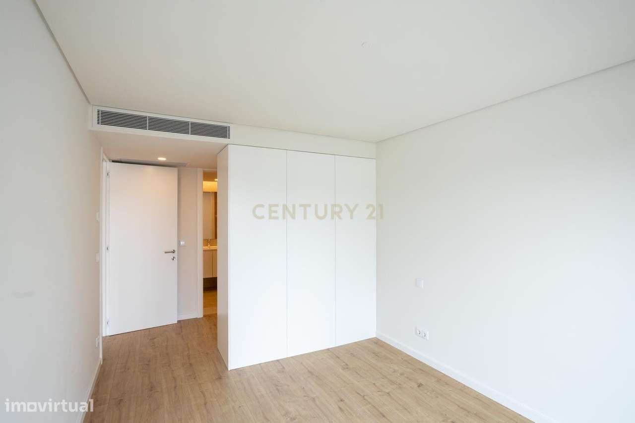 Apartamento T1 com estacionamento e piscina - Areeiro - Grande imagem: 2/15