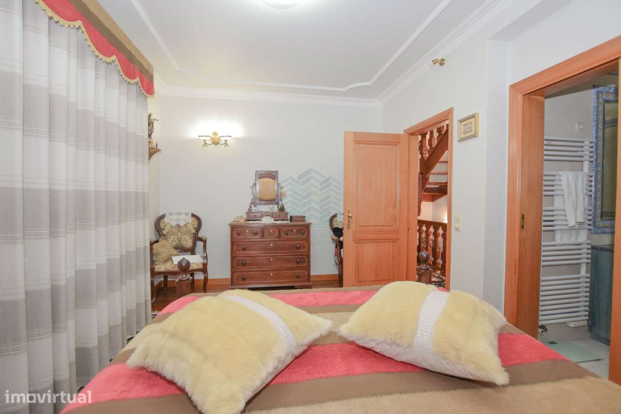 Moradia T3+2 com jardim e logradouro em Quinta da Silvã - Torres Novas-38