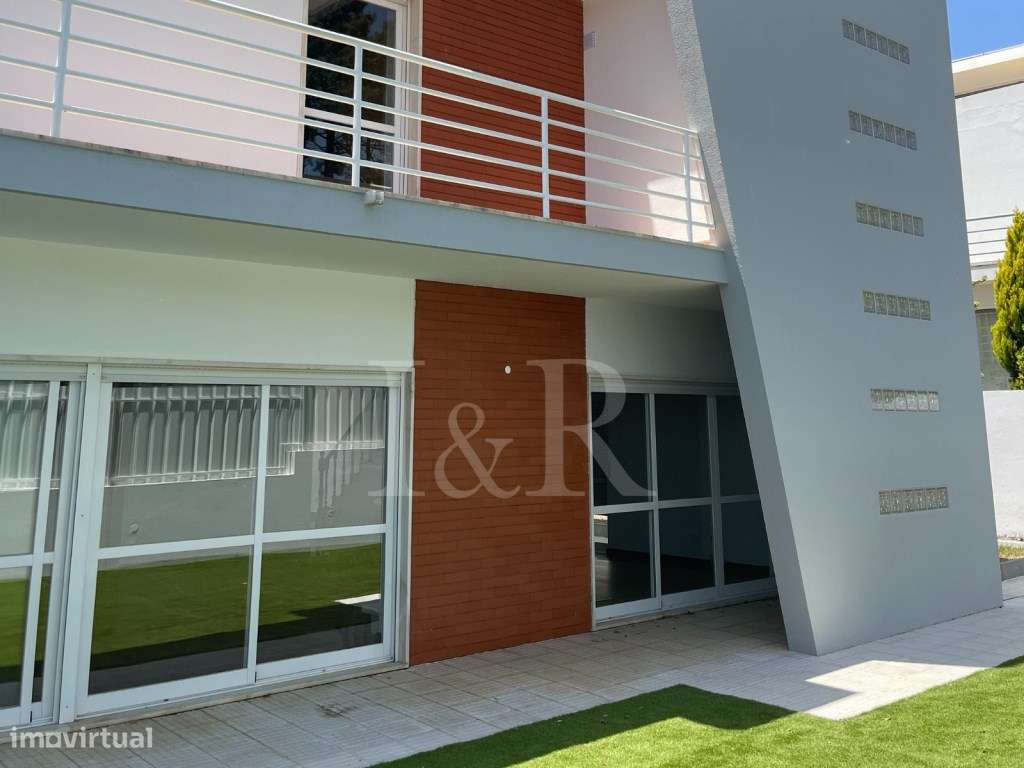 Moradia T4 com terraço e jardim perto das praias de Sesimbra - Grande imagem: 4/38