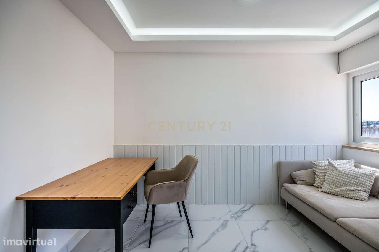 Exclusivo Apartamento T2 | Único Apartamento no 7º Piso | Vista Rio |-18