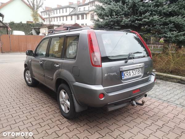 Nissan X-Trail 2.2 dCi Elegance - 10