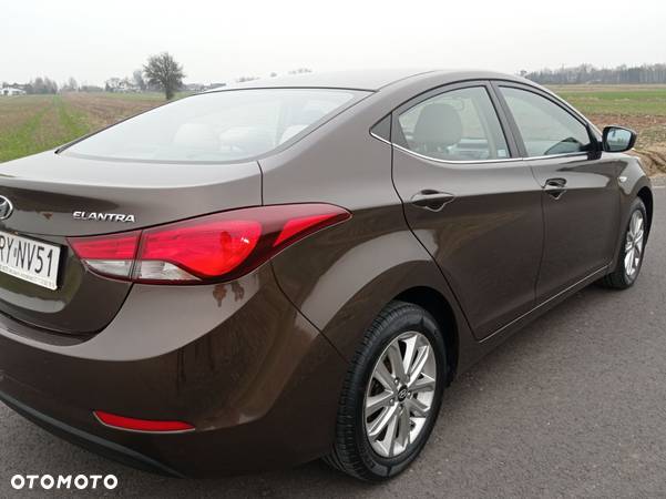 Hyundai Elantra 1.6 Comfort - 9