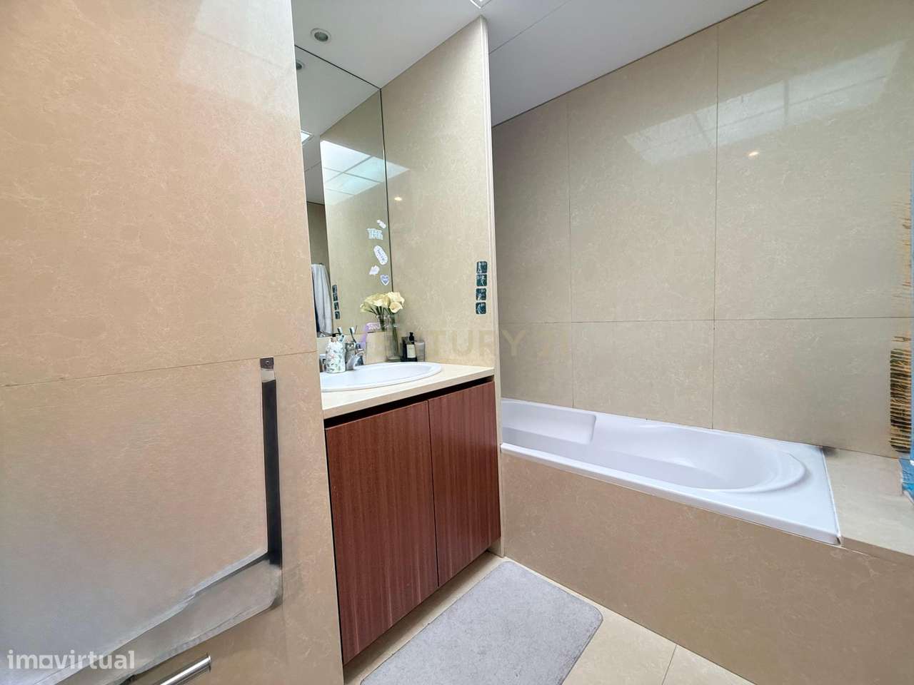 Moradia T3 com suite master, em condomínio de prestígio – Estrada Real-28