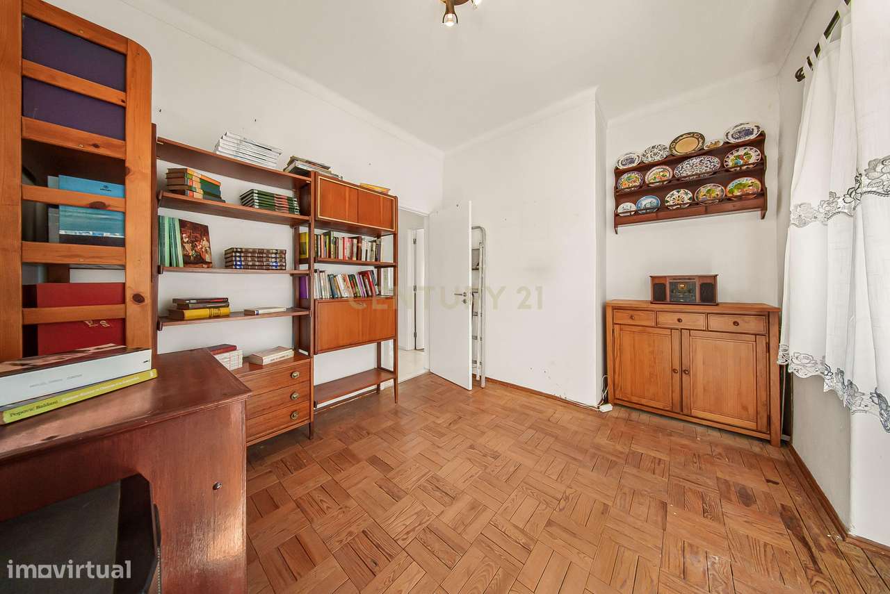 Moradia T4 com Churrasqueira, Jardim e Garagem – Excelente Exposição S-14