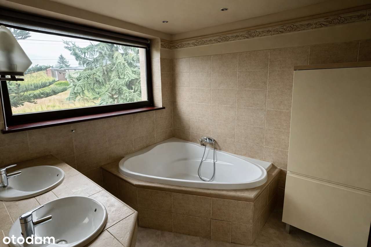 Przestronny dom z garażem i ogrodem blisko lasu-13