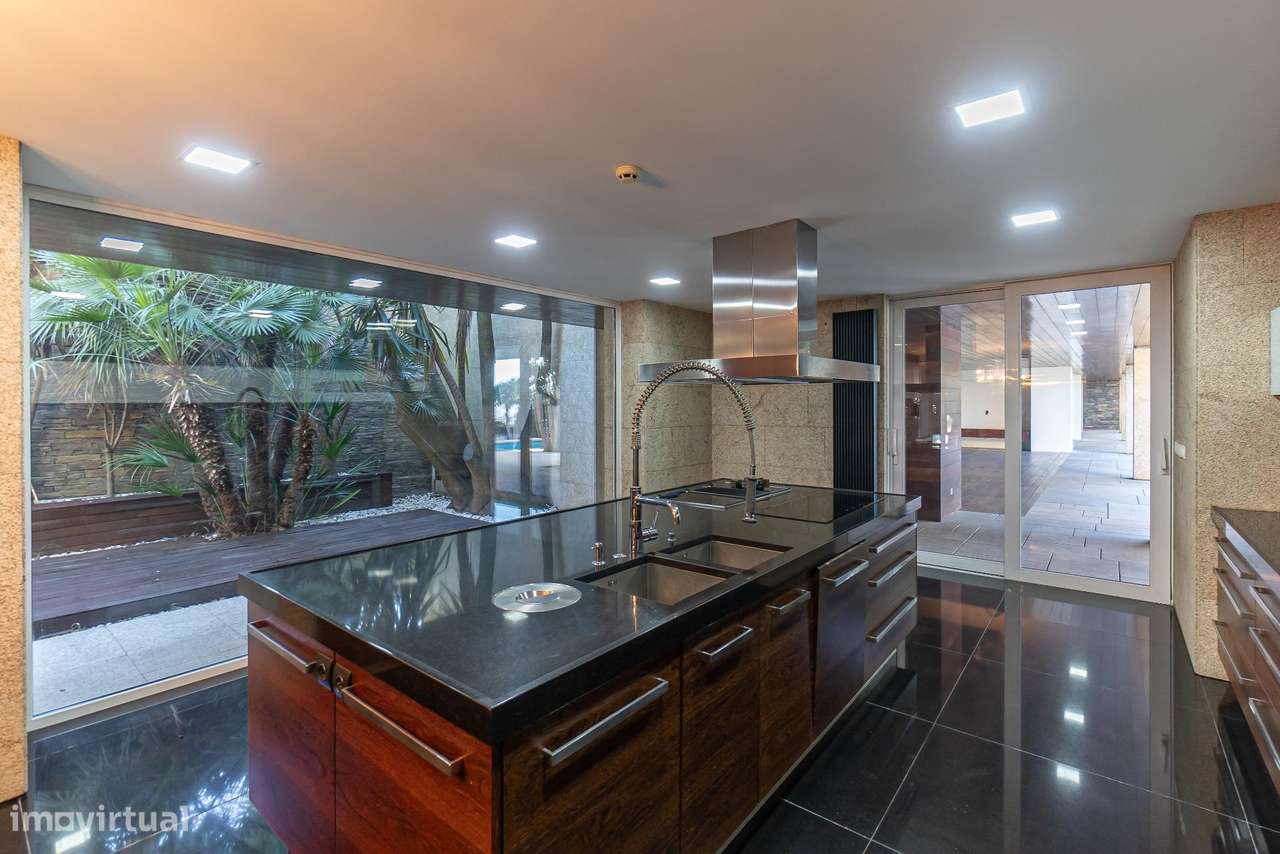 Moradia de Luxo com Elevada Privacidade, Piscinas Interior e...-5