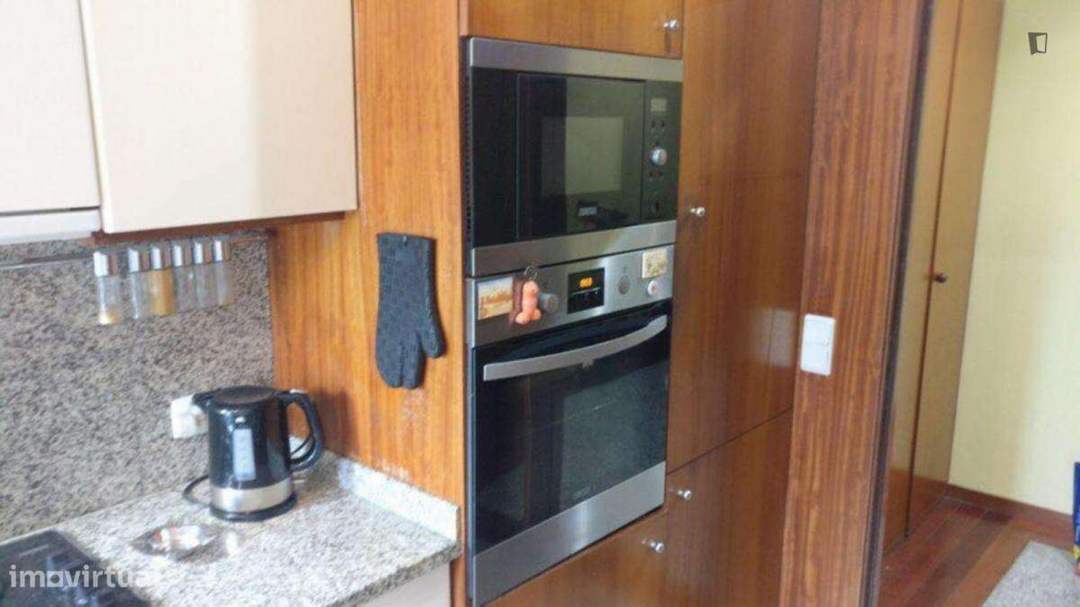 Quarto - localizado em Santa Marinha Porto - Grande imagem: 5/12