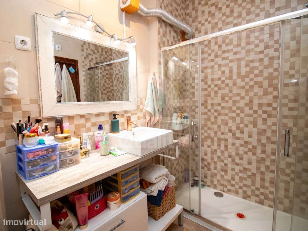 Apartamento T3 com Vista Rio em Excelente Localização-9