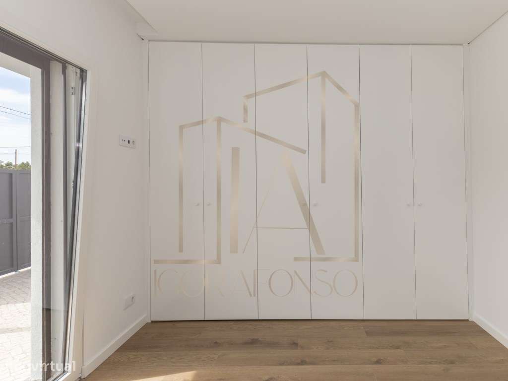 Moradia Geminada T3 com Suíte e Ótimo Espaço Exterior-39