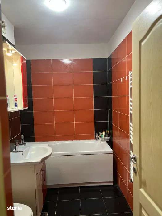 Apartament cu 2 camere, 41 mp, parcare, zona VIVO-5