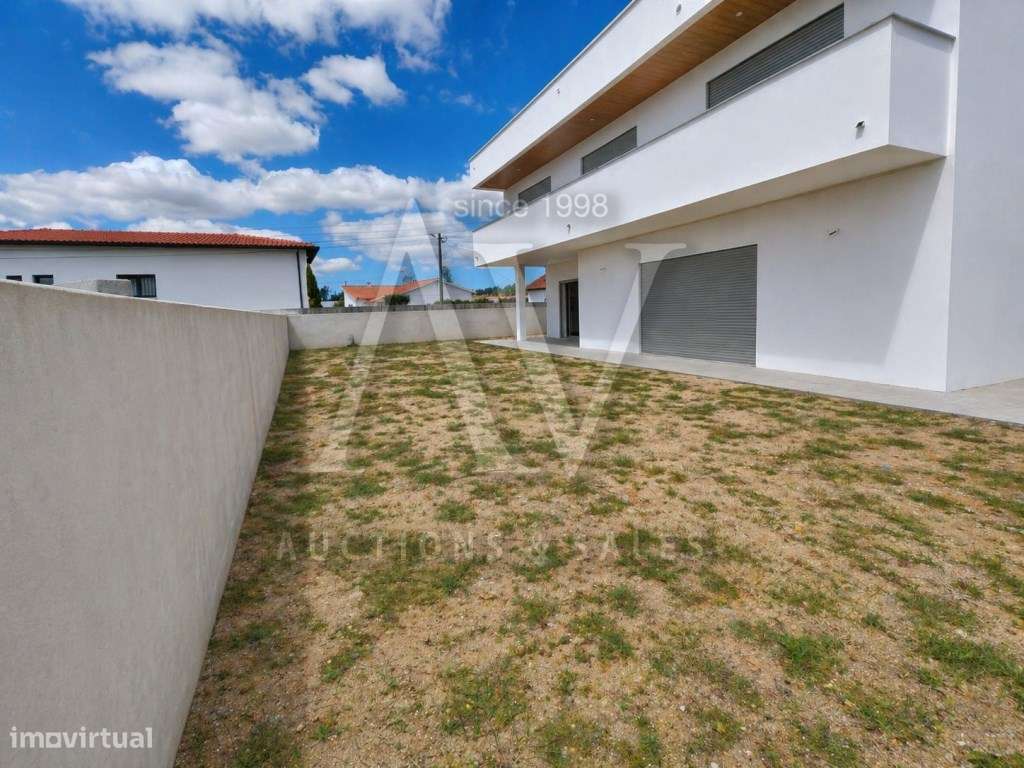 MORADIA V3+1 || Batalha || 294,50 m2 de construção-3