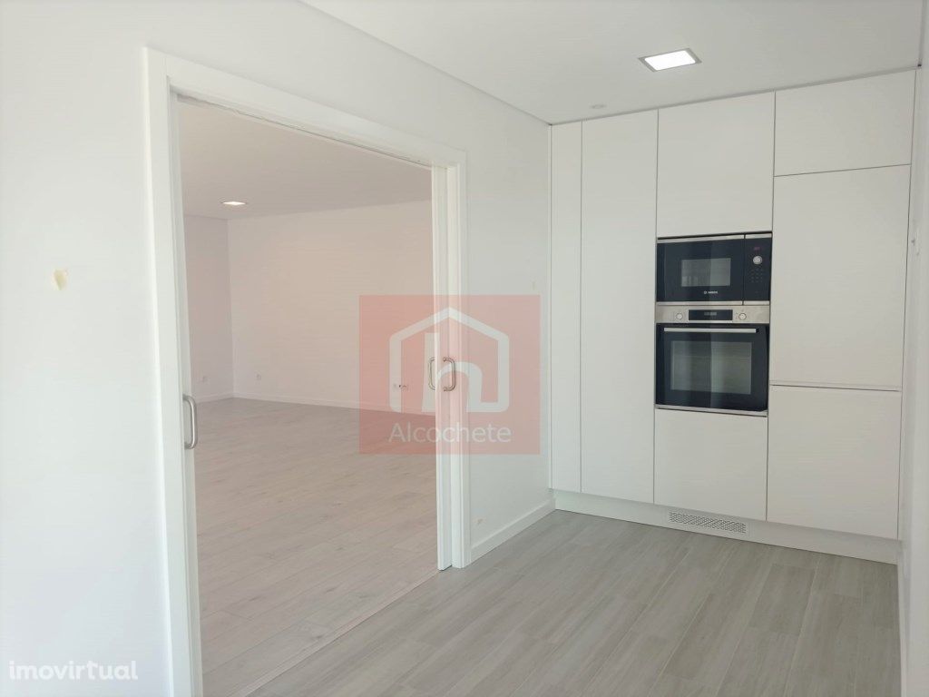 Apartamento T3 na Urbanização Nossa S...