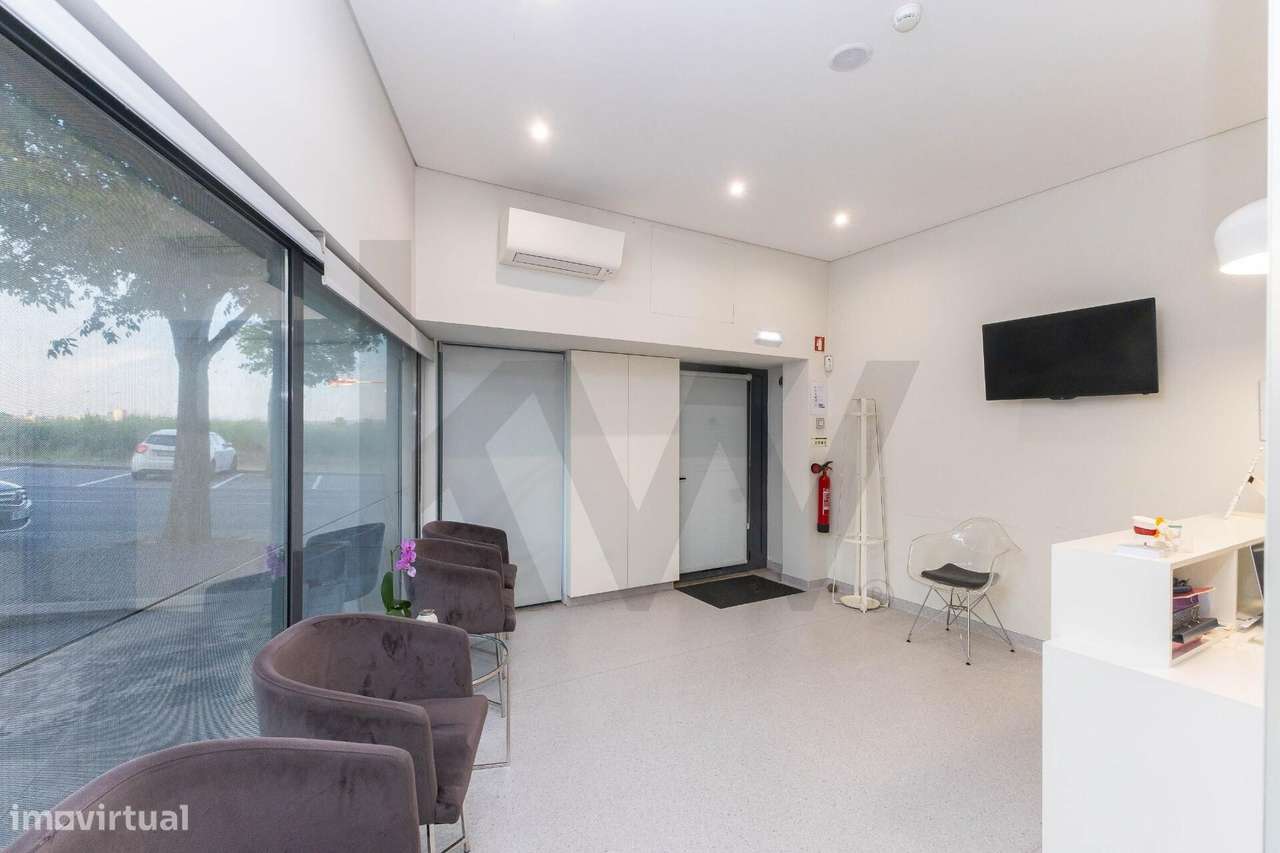 LOJA Premium em Gaia: Clínica/Escritório "Chave na Mão" ao Lado da Lin-7