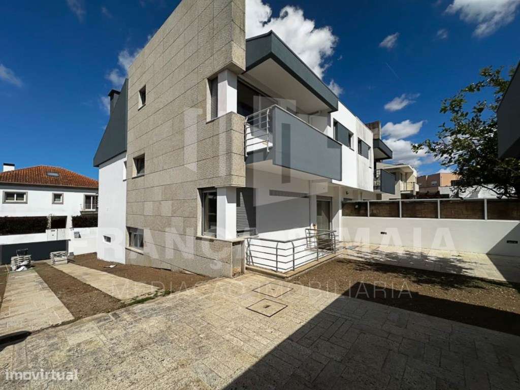 Moradia T3 Renovada com Áreas Excepcionais e Potencial até T5 em Pe...-0