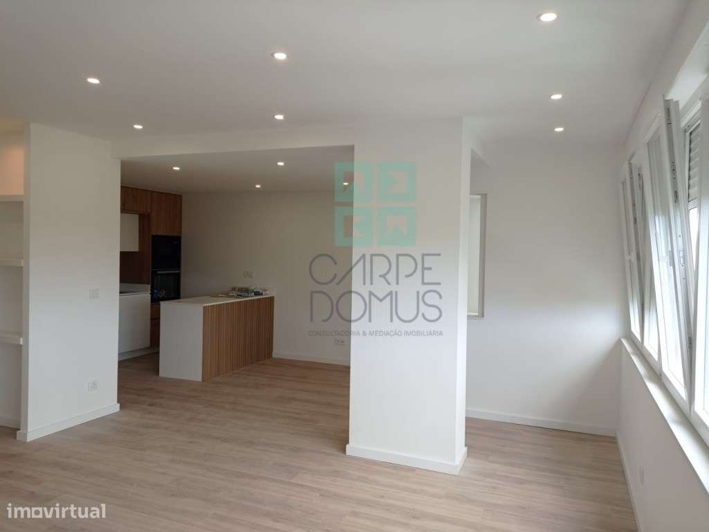 Apartamento T3, totalmente renovado, c/ varandas, na Avenida do Uru...-5