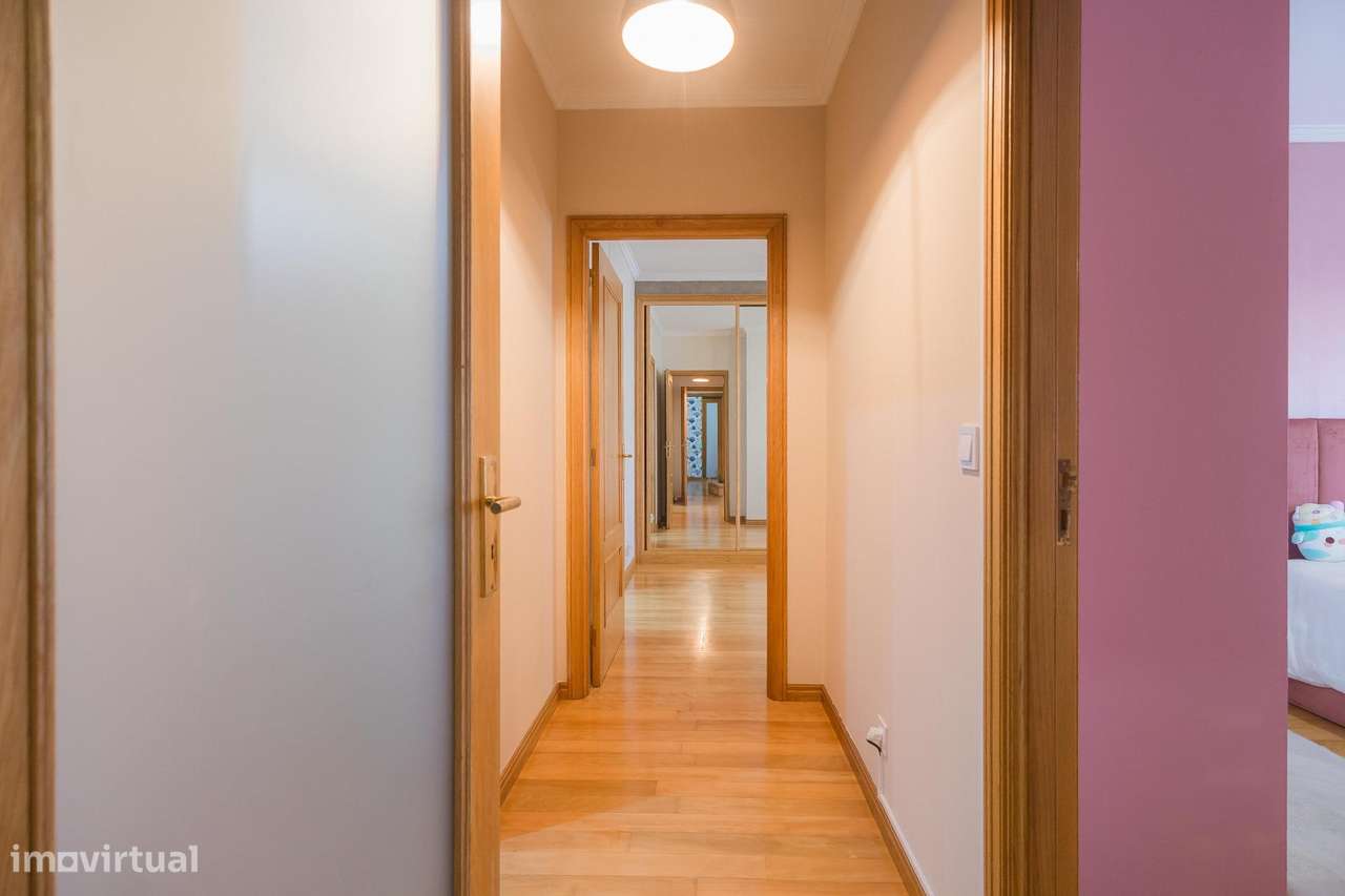 Apartamento T2 RENOVADO com Varanda e Garagem Box – Ermesinde-21