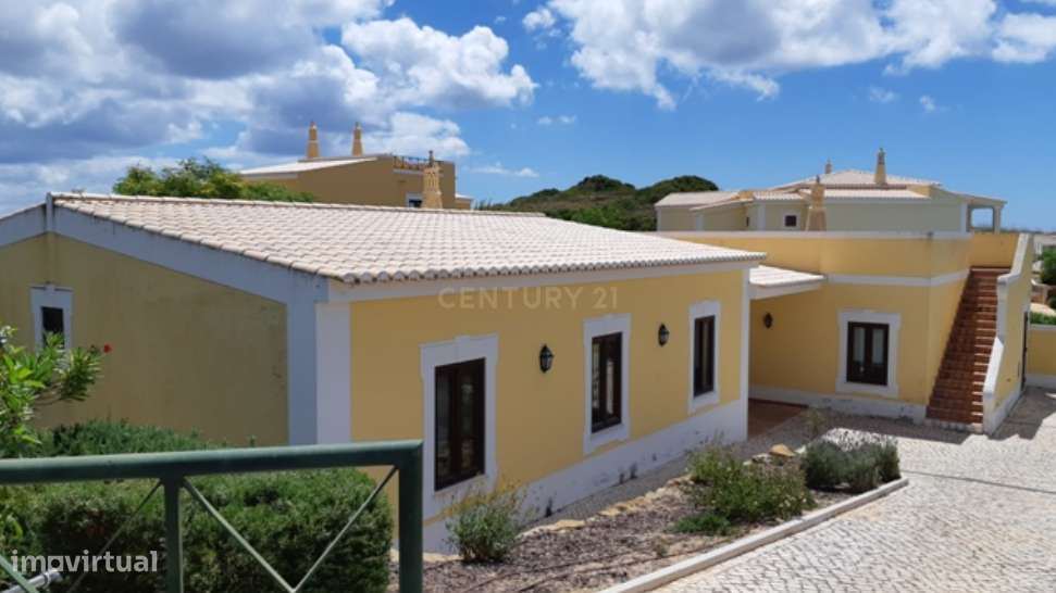 Moradia T4 Independente – Um Refúgio de Conforto e Elegância - Grande imagem: 4/28