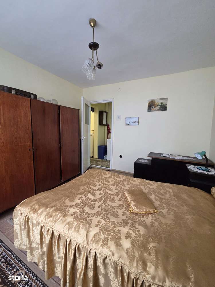 3 Camere confort 1 decomandate Capatul lui 4 - Imagine principală: 2/10