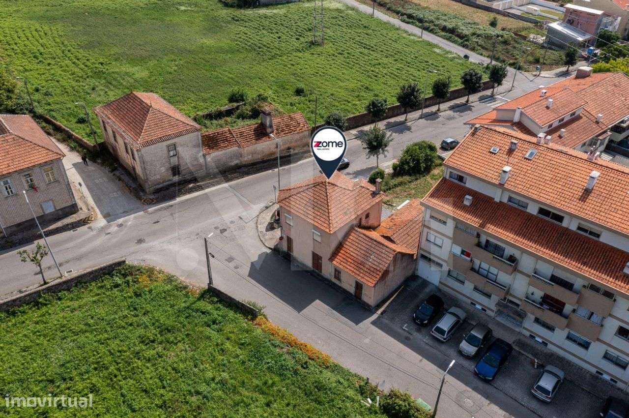 Moradia individual (293m²)com terreno (441m²) para recuperar - Espinho-10
