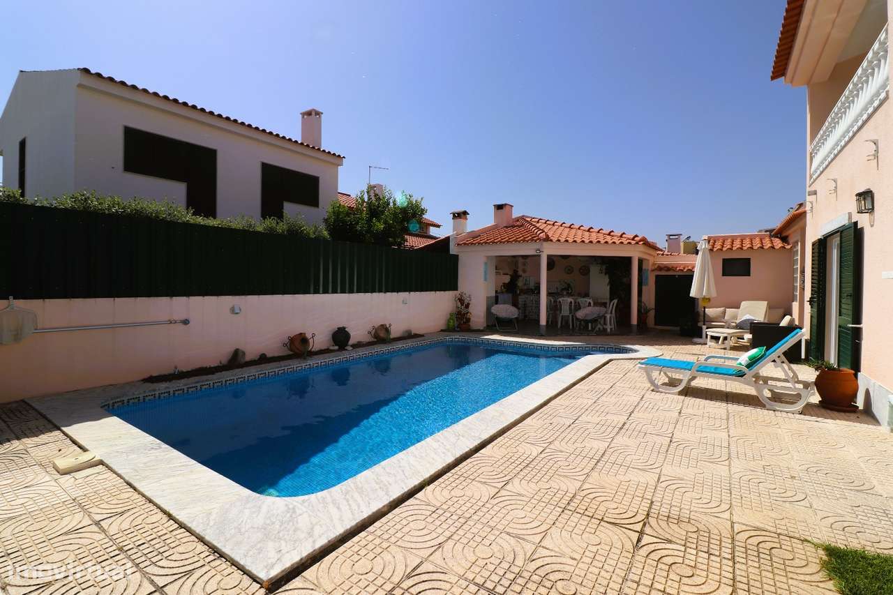 Moradia T4 com Piscina, Cave Ampla-2