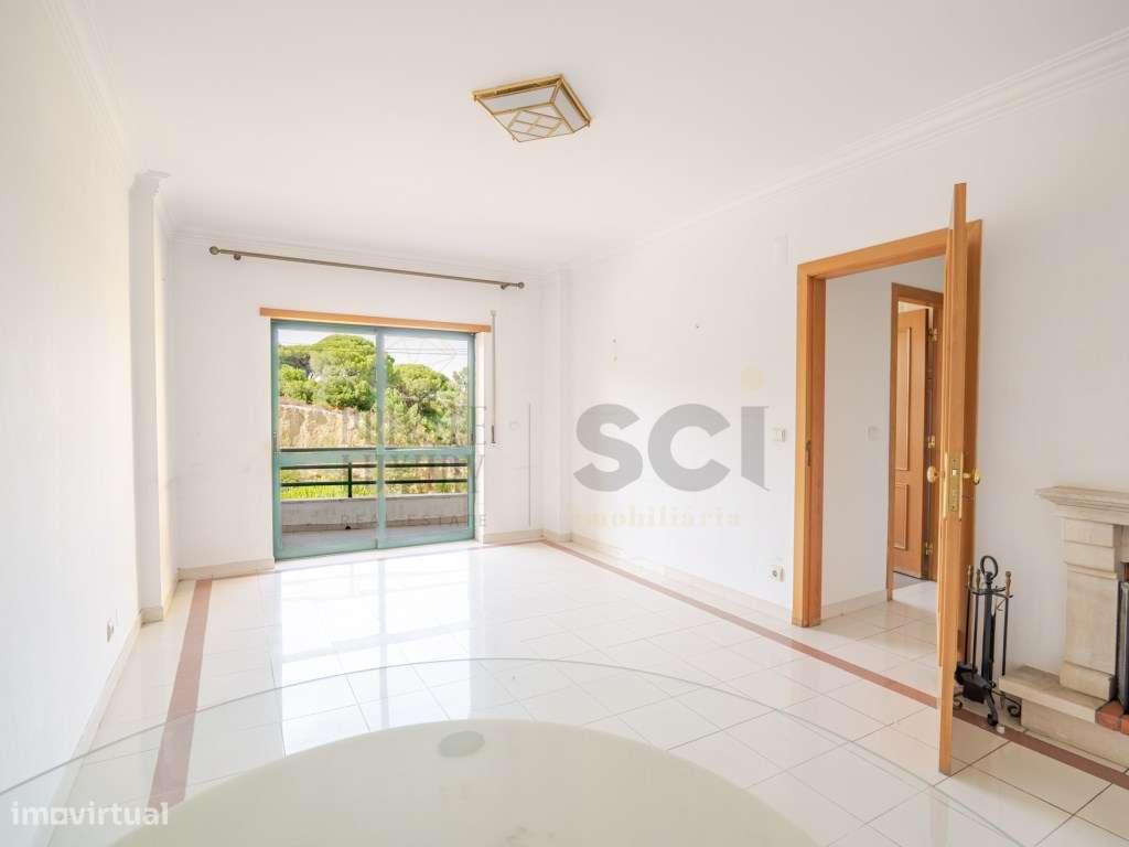 Apartamento T3 Parque da Paz Almada Arrecadação e Varandas-7